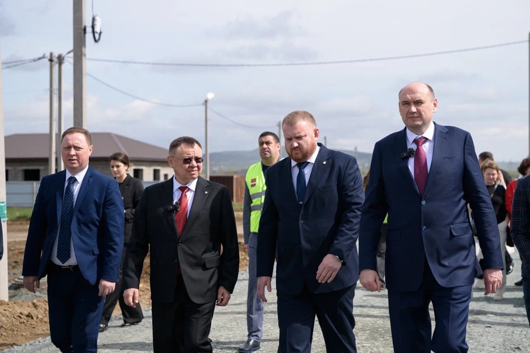 Глава Минстроя России Ирек Файзуллин в ходе рабочей поездки в Оренбургскую область оценил динамику строительства жилья для пострадавших от паводка в городе…