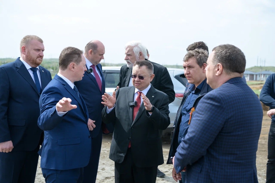 Глава Минстроя России Ирек Файзуллин в ходе рабочей поездки в Оренбургскую область оценил динамику строительства жилья для пострадавших от паводка в городе…