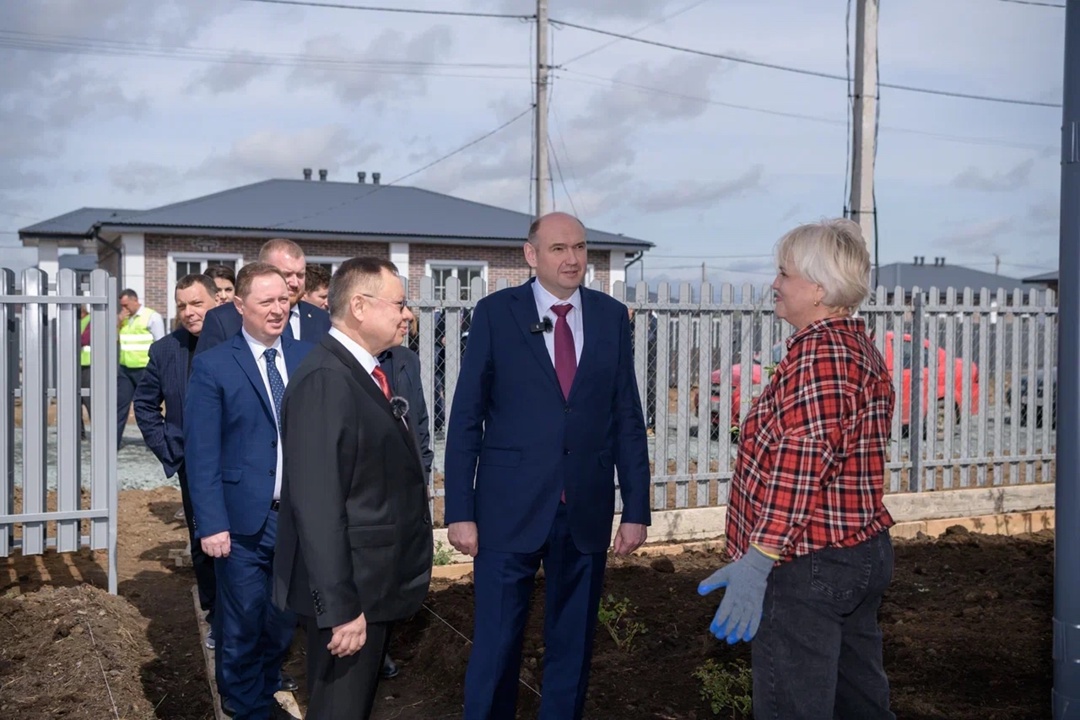 Глава Минстроя России Ирек Файзуллин в ходе рабочей поездки в Оренбургскую область оценил динамику строительства жилья для пострадавших от паводка в городе…