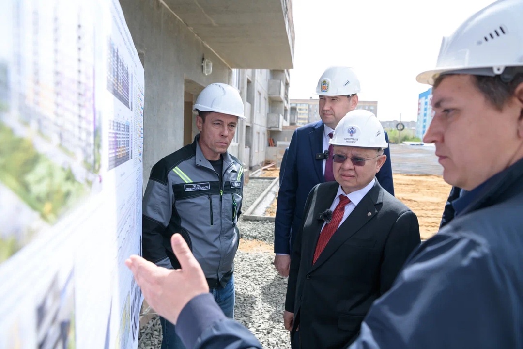 Глава Минстроя России Ирек Файзуллин в ходе рабочей поездки в Оренбургскую область оценил динамику строительства жилья для пострадавших от паводка в городе…