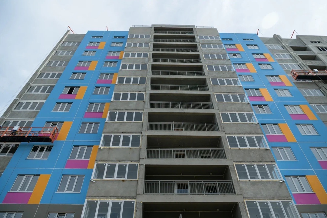 Глава Минстроя России Ирек Файзуллин в ходе рабочей поездки в Оренбургскую область оценил динамику строительства жилья для пострадавших от паводка в городе…