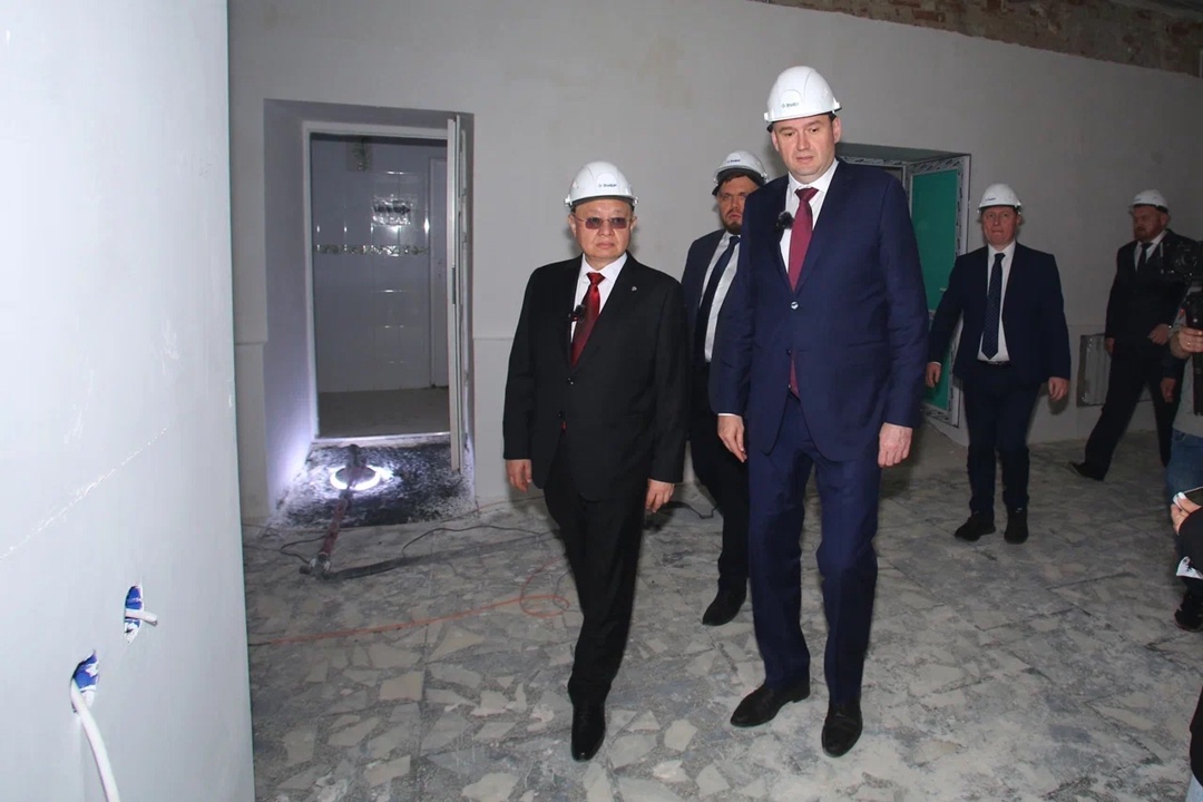 Глава Минстроя России Ирек Файзуллин оценил ремонтно-восстановительные работы на объектах социальной инфраструктуры Орска