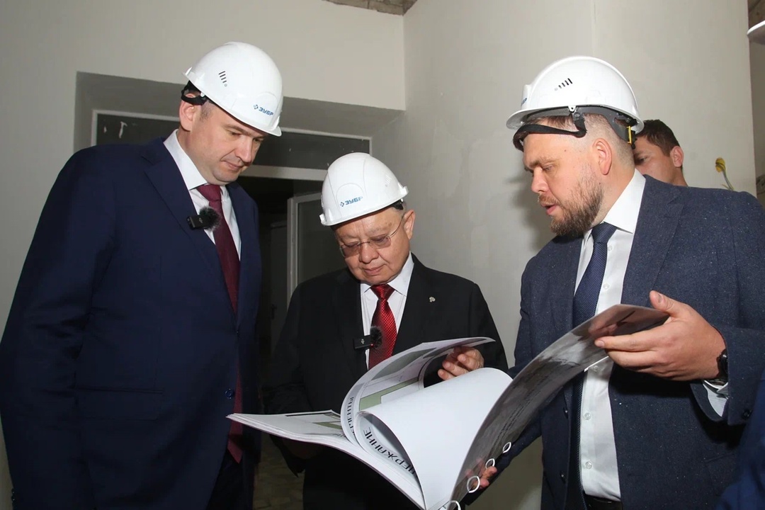 Глава Минстроя России Ирек Файзуллин оценил ремонтно-восстановительные работы на объектах социальной инфраструктуры Орска