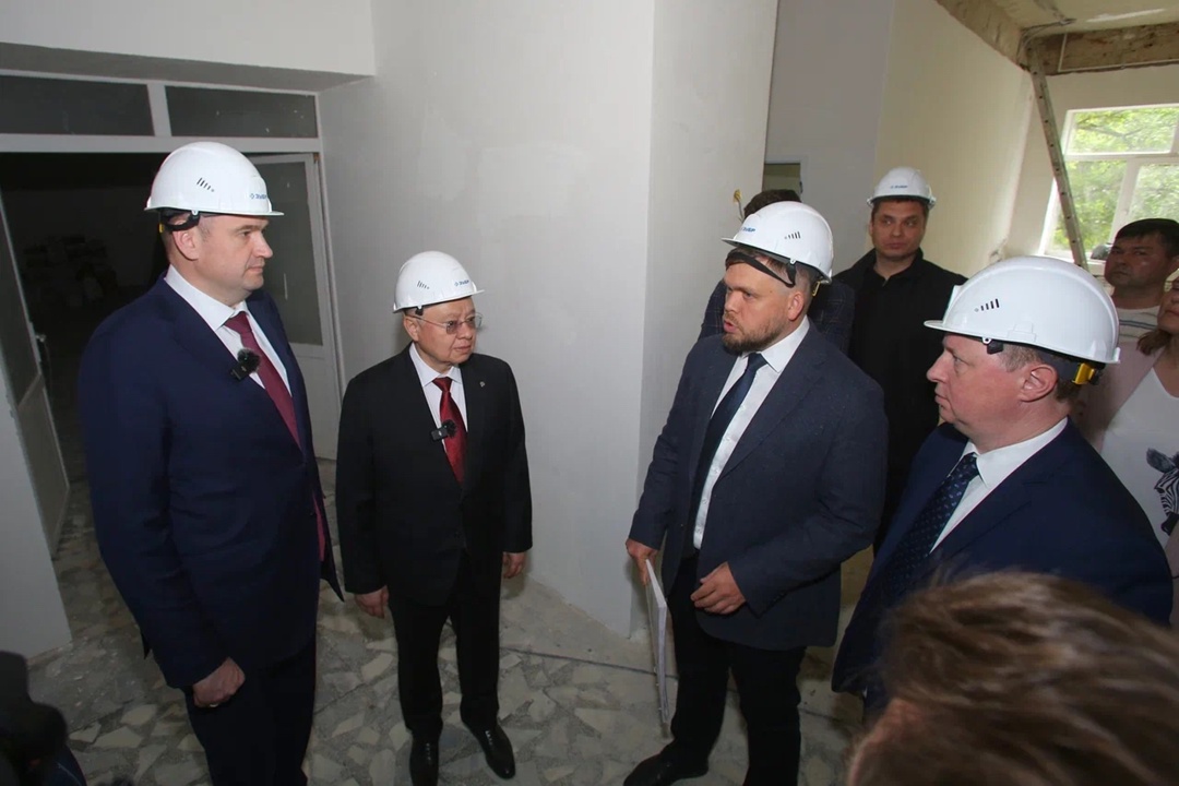 Глава Минстроя России Ирек Файзуллин оценил ремонтно-восстановительные работы на объектах социальной инфраструктуры Орска