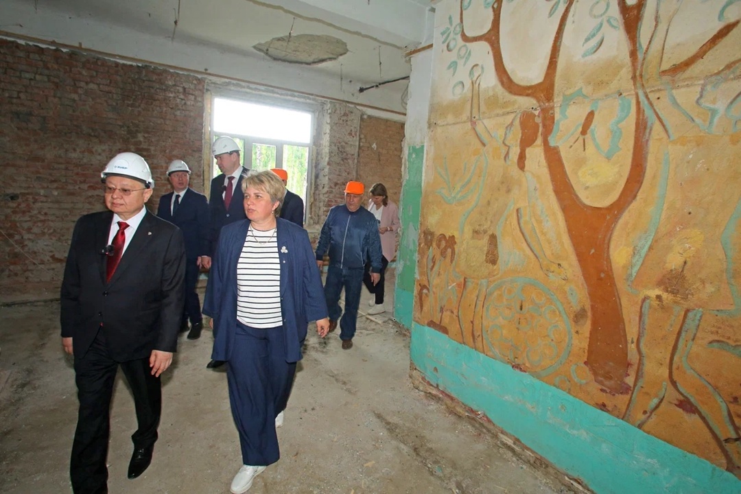 Глава Минстроя России Ирек Файзуллин оценил ремонтно-восстановительные работы на объектах социальной инфраструктуры Орска