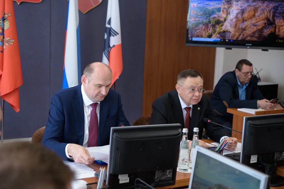 Глава Минстроя России Ирек Файзуллин в рамках рабочей поездки в Оренбургскую область провел совещание по вопросам ликвидации последствий прохождения паводка в…