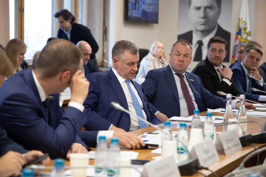 Итоги работы транспортного
комплекса в 2024 году и планы на 2025 год глава Минтранса Роман Старовойт обсудил на встрече с фракцией ЛДПР