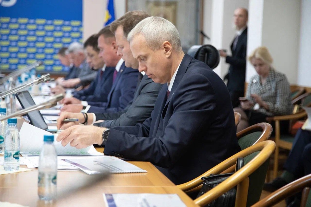 Итоги работы транспортного
комплекса в 2024 году и планы на 2025 год глава Минтранса Роман Старовойт обсудил на встрече с фракцией ЛДПР