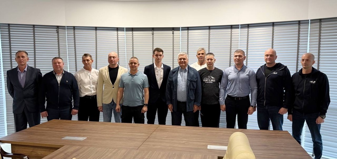 Город героев В прошедшие праздники сотрудники зернового терминала ГК «Дело» доказали, как сильны традиции мужества в городе-герое Новороссийске.