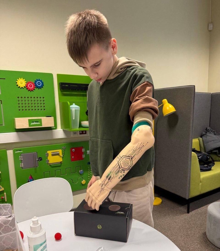 Под патронажем ЛУКОЙЛа Продолжаем следить за достижениями юных талантов — 14-летнего Артёма из Казани и 10-летней Софии из Перми.