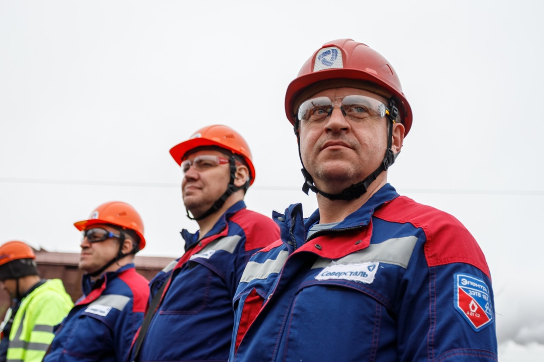 ПОДДЕРЖИМ НАШИХ! На ММК прошёл конкурс профмастерства «Лучший машинист экскаватора – 2025». И это было не шоу силы, а мастер-класс по ювелирной точности.