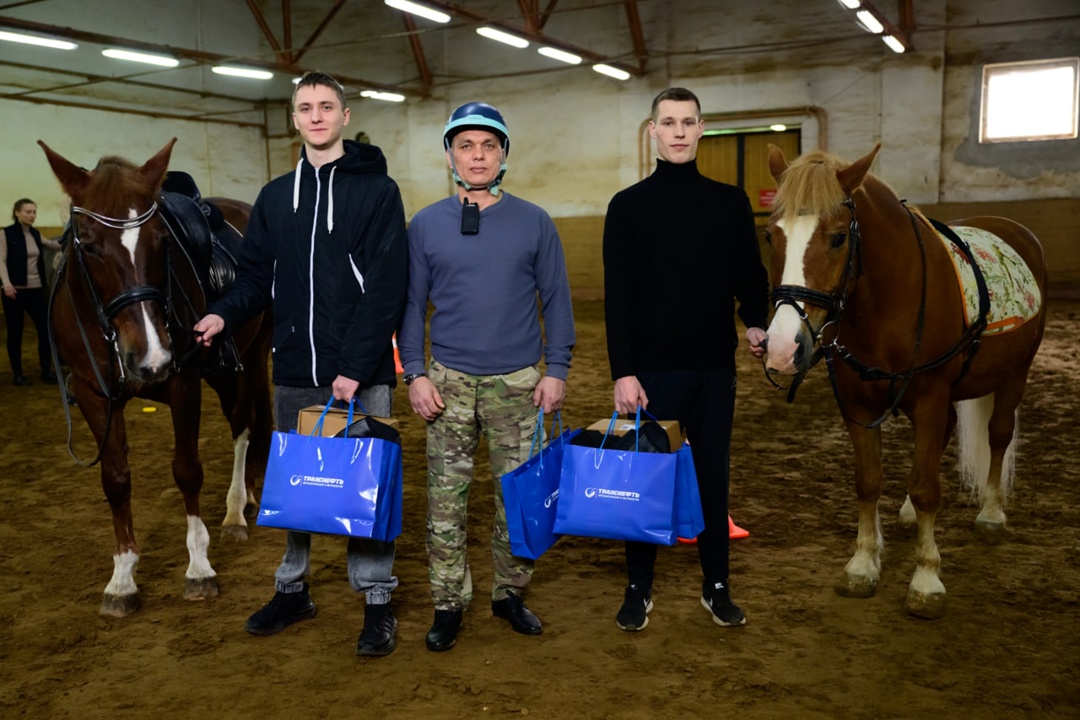 На средства работников «Транснефть – Автоматизация и Метрология» закуплена экипировка для ветеранов СВО, участвующих в конноспортивных соревнованиях