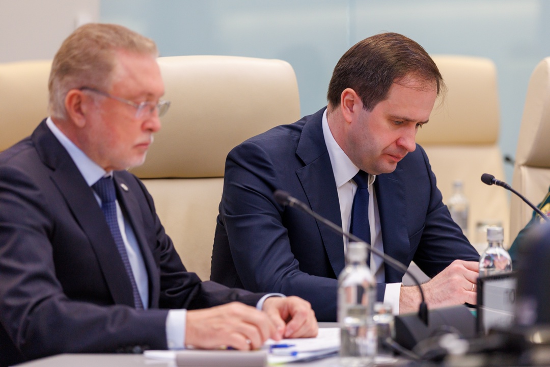 Виталий Савельев провел заседание правительственной комиссии для координации работ по ликвидации последствий чрезвычайной ситуации, вызванной крушением…