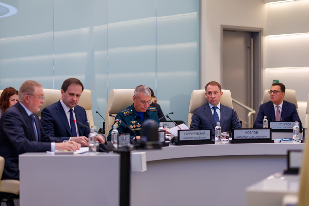 Виталий Савельев провел заседание правительственной комиссии для координации работ по ликвидации последствий чрезвычайной ситуации, вызванной крушением…