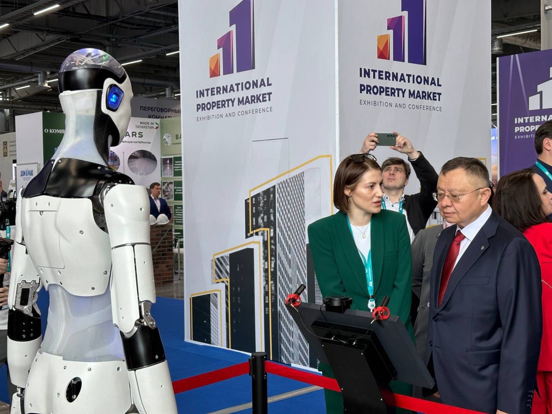 Глава Минстроя России Ирек Файзуллин посетил Международную выставку недвижимости IPM в рамках форума «Россия – исламский мир: KazanForum»