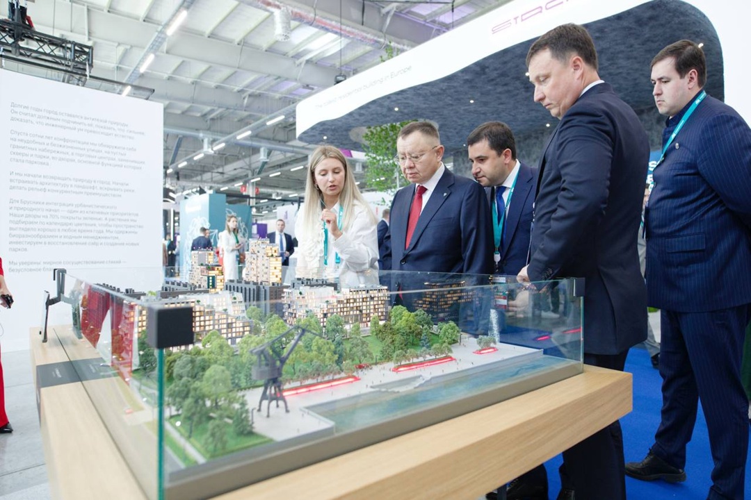Глава Минстроя России Ирек Файзуллин посетил Международную выставку недвижимости IPM в рамках форума «Россия – исламский мир: KazanForum»