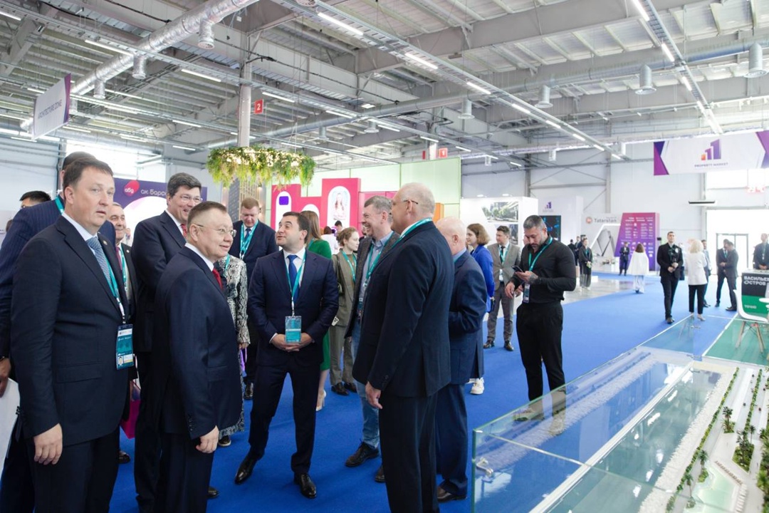 Глава Минстроя России Ирек Файзуллин посетил Международную выставку недвижимости IPM в рамках форума «Россия – исламский мир: KazanForum»