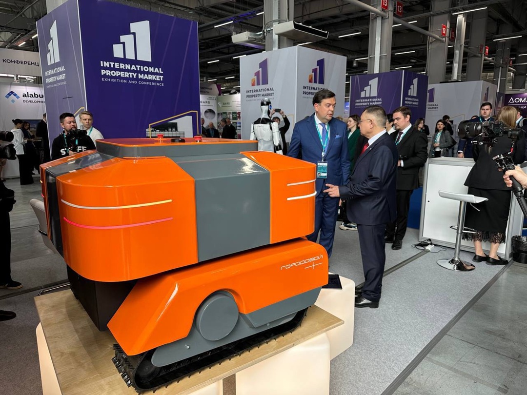 Глава Минстроя России Ирек Файзуллин посетил Международную выставку недвижимости IPM в рамках форума «Россия – исламский мир: KazanForum»