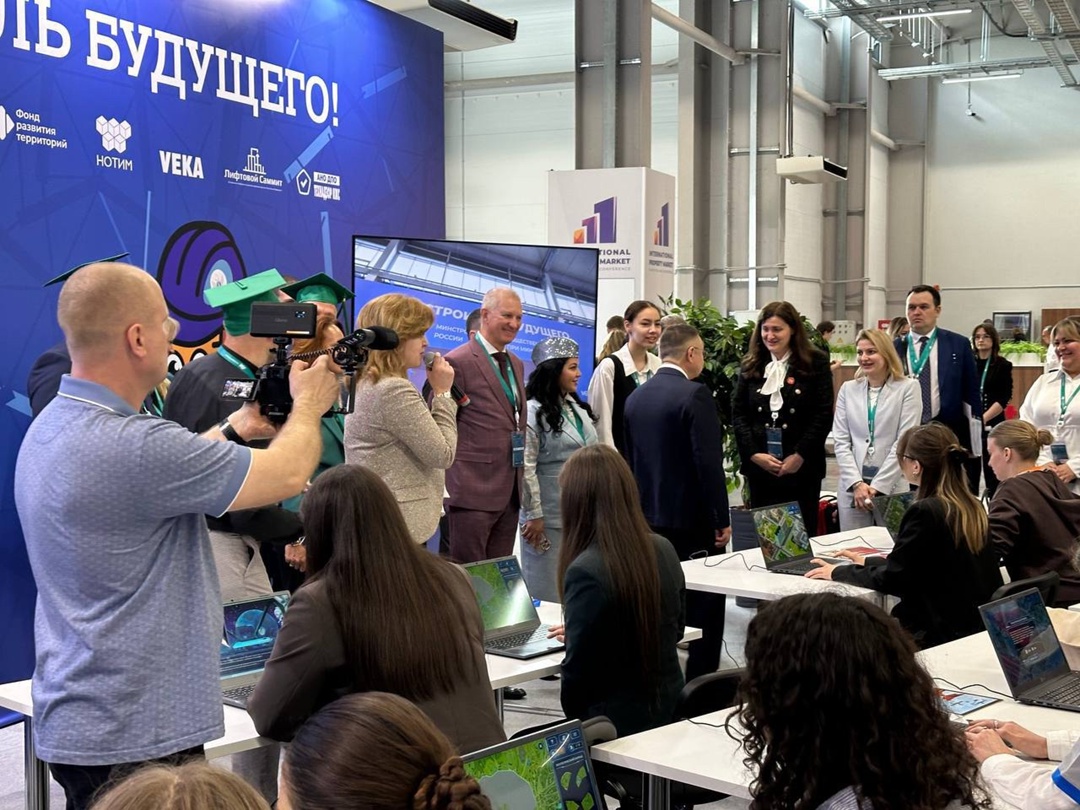 Глава Минстроя России Ирек Файзуллин посетил Международную выставку недвижимости IPM в рамках форума «Россия – исламский мир: KazanForum»