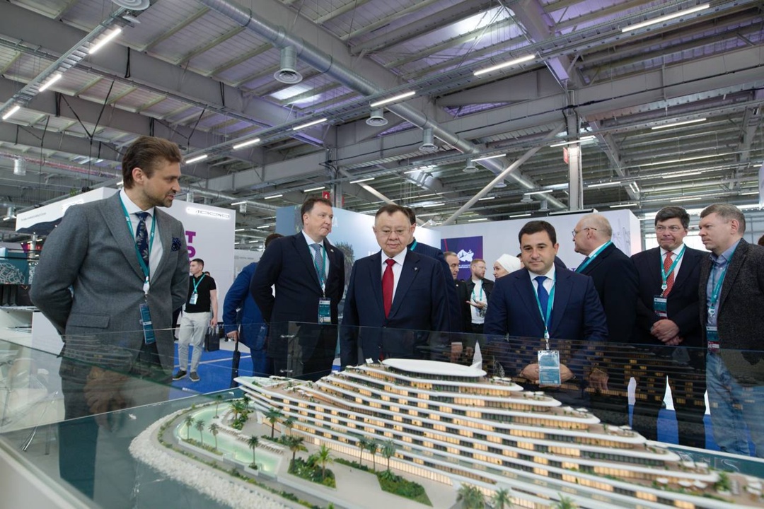 Глава Минстроя России Ирек Файзуллин посетил Международную выставку недвижимости IPM в рамках форума «Россия – исламский мир: KazanForum»