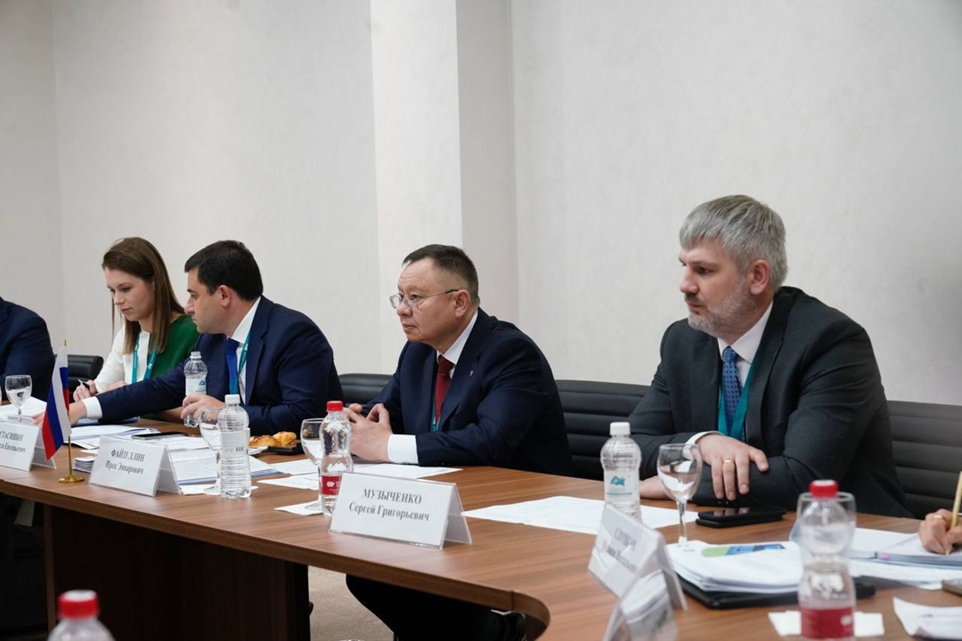 Глава Минстроя России Ирек Файзуллин провел рабочую встречу с Министром строительства и ЖКХ Республики Узбекистан Шерзодом Хидоятовым