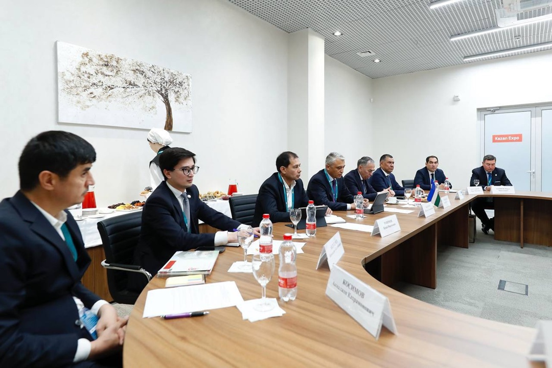 Глава Минстроя России Ирек Файзуллин провел рабочую встречу с Министром строительства и ЖКХ Республики Узбекистан Шерзодом Хидоятовым