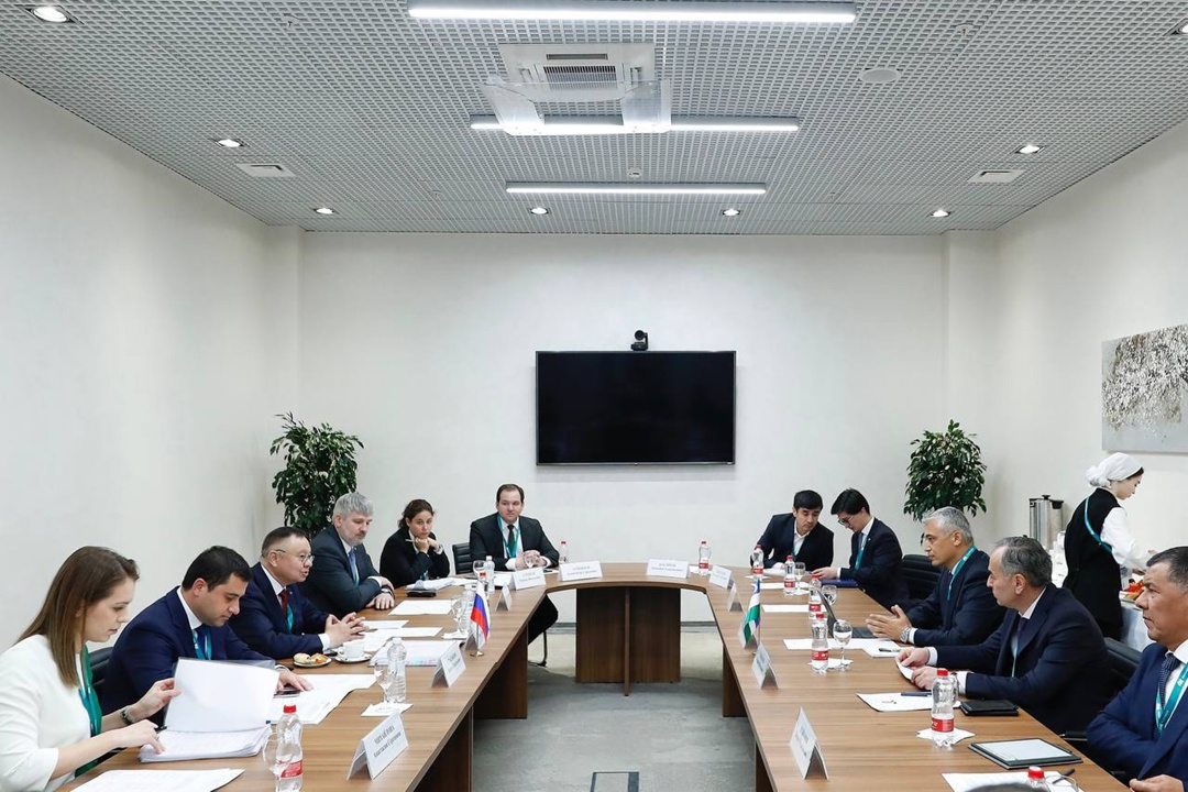 Глава Минстроя России Ирек Файзуллин провел рабочую встречу с Министром строительства и ЖКХ Республики Узбекистан Шерзодом Хидоятовым