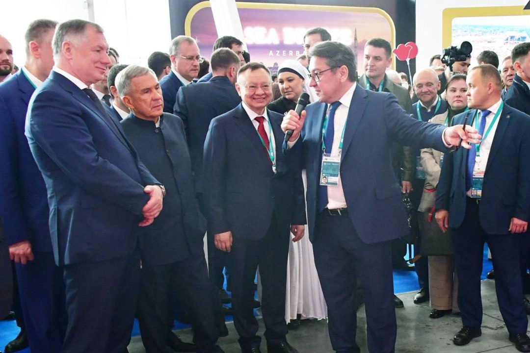 Совместно с вице-премьером Маратом Хуснуллин и Раисом Республики Татарстан Рустамом Миннихановым Глава Минстроя России Ирек Файзуллин ознакомился с лучшими…