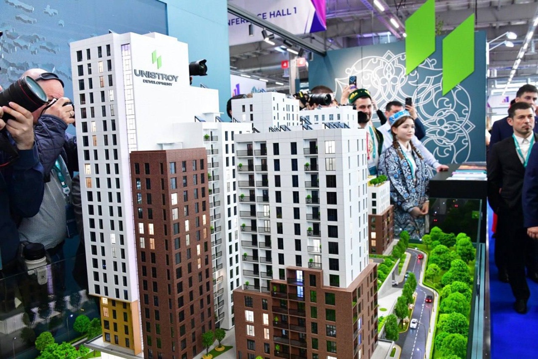 Совместно с вице-премьером Маратом Хуснуллин и Раисом Республики Татарстан Рустамом Миннихановым Глава Минстроя России Ирек Файзуллин ознакомился с лучшими…