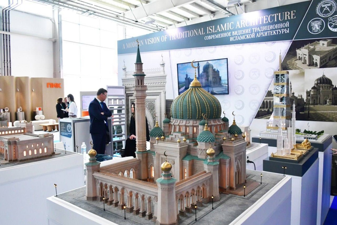 Совместно с вице-премьером Маратом Хуснуллин и Раисом Республики Татарстан Рустамом Миннихановым Глава Минстроя России Ирек Файзуллин ознакомился с лучшими…