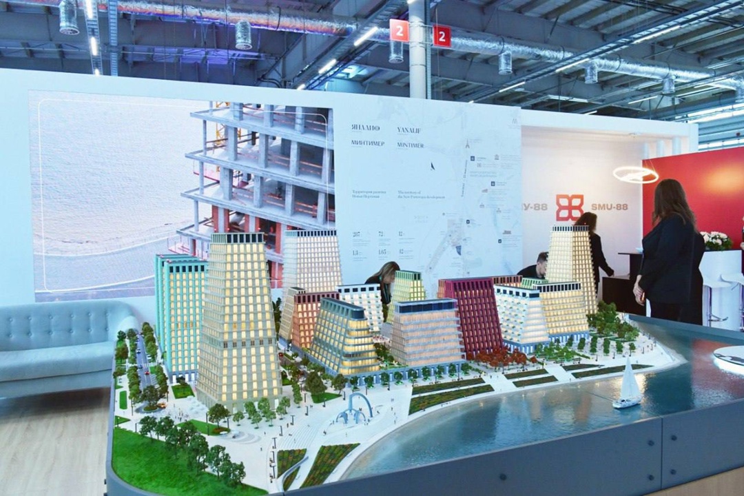 Совместно с вице-премьером Маратом Хуснуллин и Раисом Республики Татарстан Рустамом Миннихановым Глава Минстроя России Ирек Файзуллин ознакомился с лучшими…