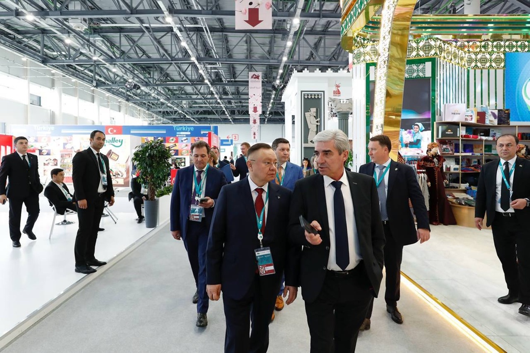 Министр строительства и ЖКХ РФ Ирек Файзуллин посетил выставку Russia Halal Expo на форуме «Россия – исламский мир: KazanForum»