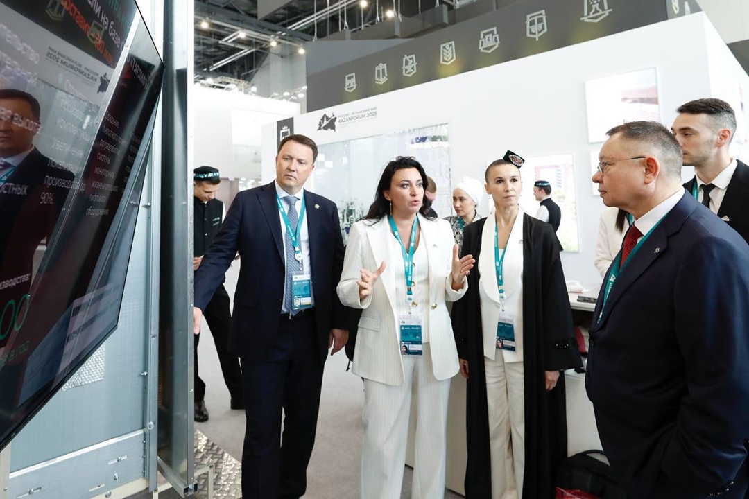 Министр строительства и ЖКХ РФ Ирек Файзуллин посетил выставку Russia Halal Expo на форуме «Россия – исламский мир: KazanForum»