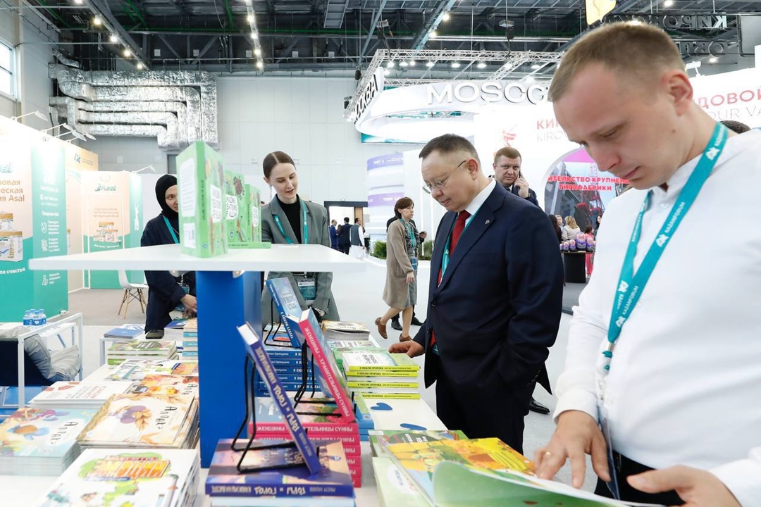 Министр строительства и ЖКХ РФ Ирек Файзуллин посетил выставку Russia Halal Expo на форуме «Россия – исламский мир: KazanForum»