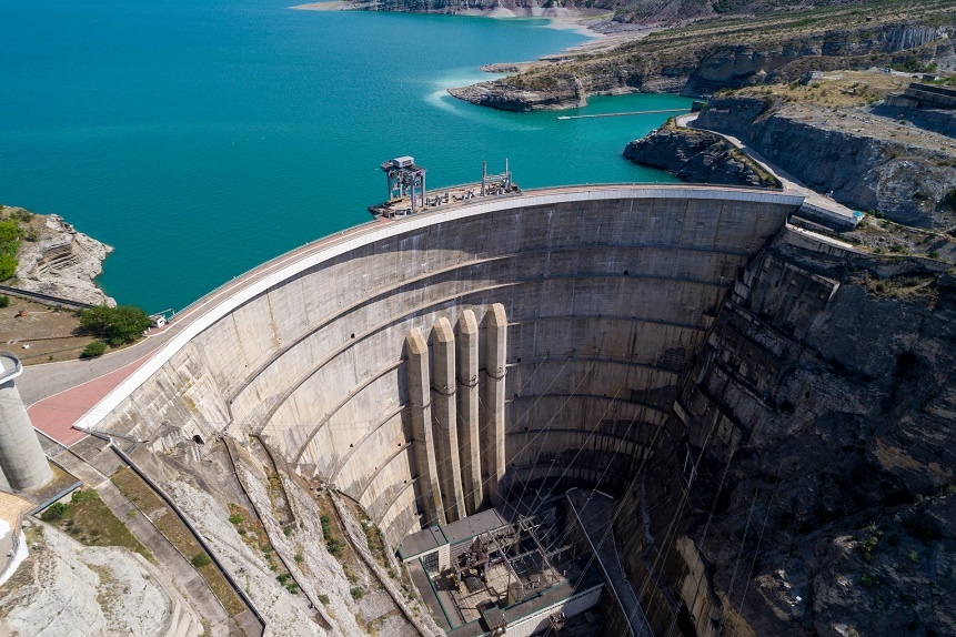 На крупнейшей гидроэлектростанции Северного Кавказа – Чиркейской – РусГидро завершило замену первого гидроагрегата из четырёх, установленных на ГЭС