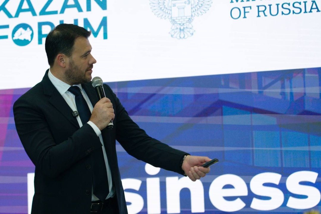 На форуме «Kazan forum: Россия-Исламский мир» состоялся деловой завтрак с Главой Минстроя России Иреком Файзуллиным