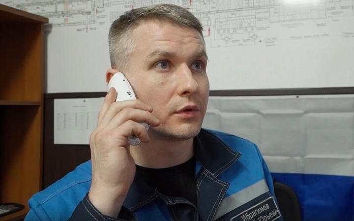 Он - мастер смены. И немного - режиссёр