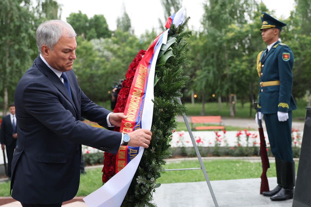 Вячеслав Володин прибыл в Бишкек с официальным визитом. Там он проведет заседание Совета Парламентской Ассамблеи ОДКБ, Председателем которой является.