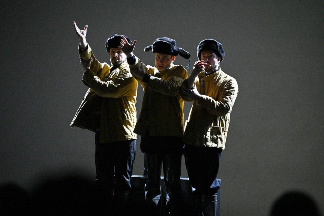 История, ожившая на сцене При поддержке ЛУКОЙЛа создан спектакль по мотивам ранее утерянного произведения Льва Давыдычева — «Бутылочка нефти».