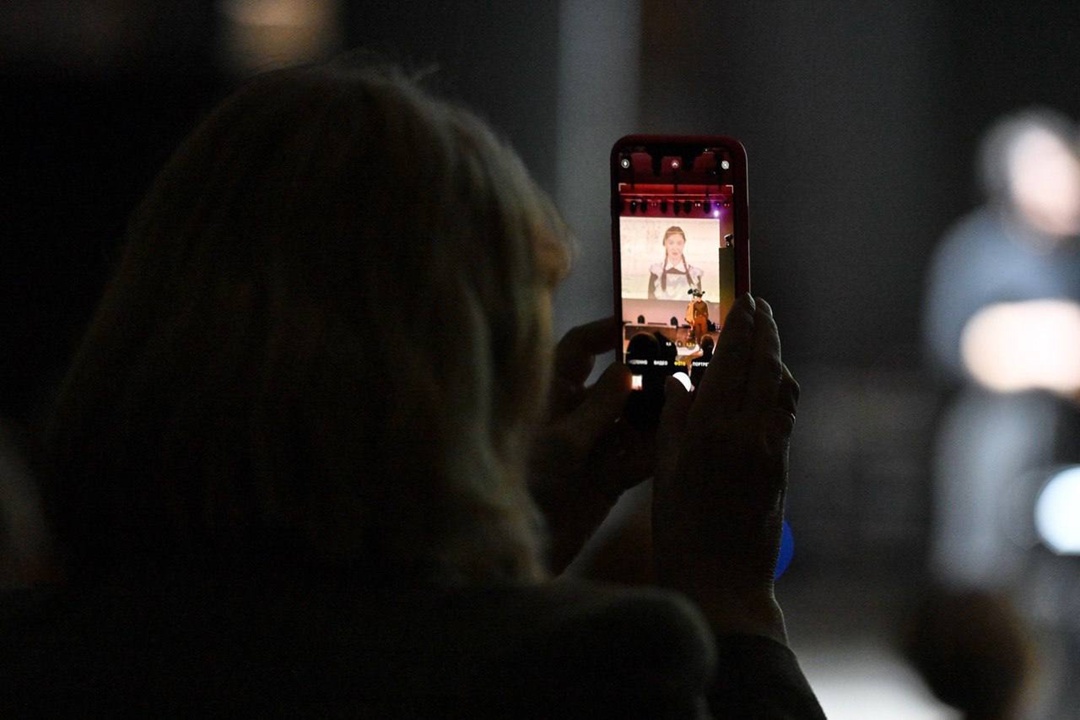 История, ожившая на сцене При поддержке ЛУКОЙЛа создан спектакль по мотивам ранее утерянного произведения Льва Давыдычева — «Бутылочка нефти».