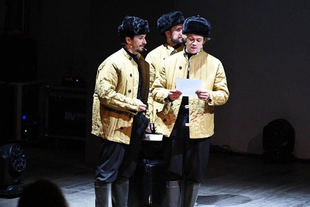 История, ожившая на сцене При поддержке ЛУКОЙЛа создан спектакль по мотивам ранее утерянного произведения Льва Давыдычева — «Бутылочка нефти».