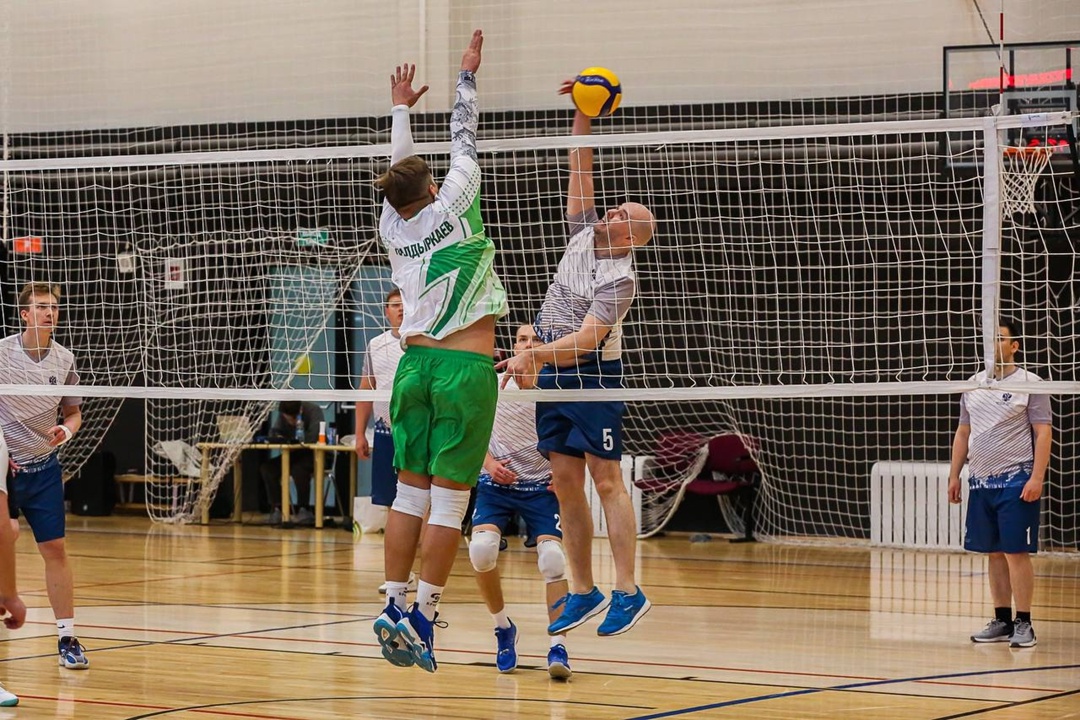 «Вместе к победе»: Зарубежнефть провела волейбольный турнир в честь 80-летия Победы