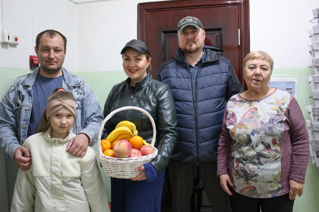 Корзина доброты: более 200 килограммов фруктов передали амурские газопереработчики в социальные учреждения Свободного
