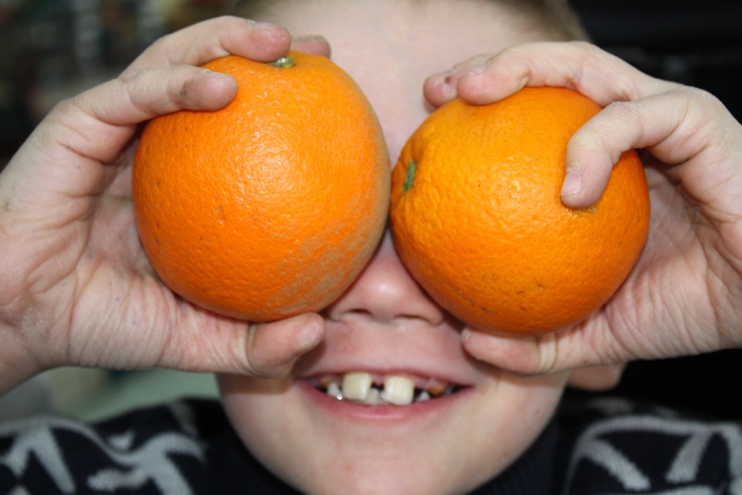 Корзина доброты: более 200 килограммов фруктов передали амурские газопереработчики в социальные учреждения Свободного