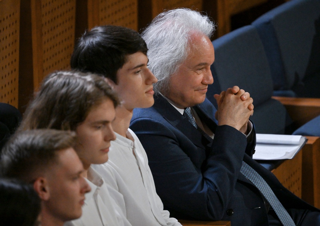 «Самая яркая звезда на небосклоне – Сириус. Поскольку сюда должны ехать одарённые дети, подростки, так и возникло само название»