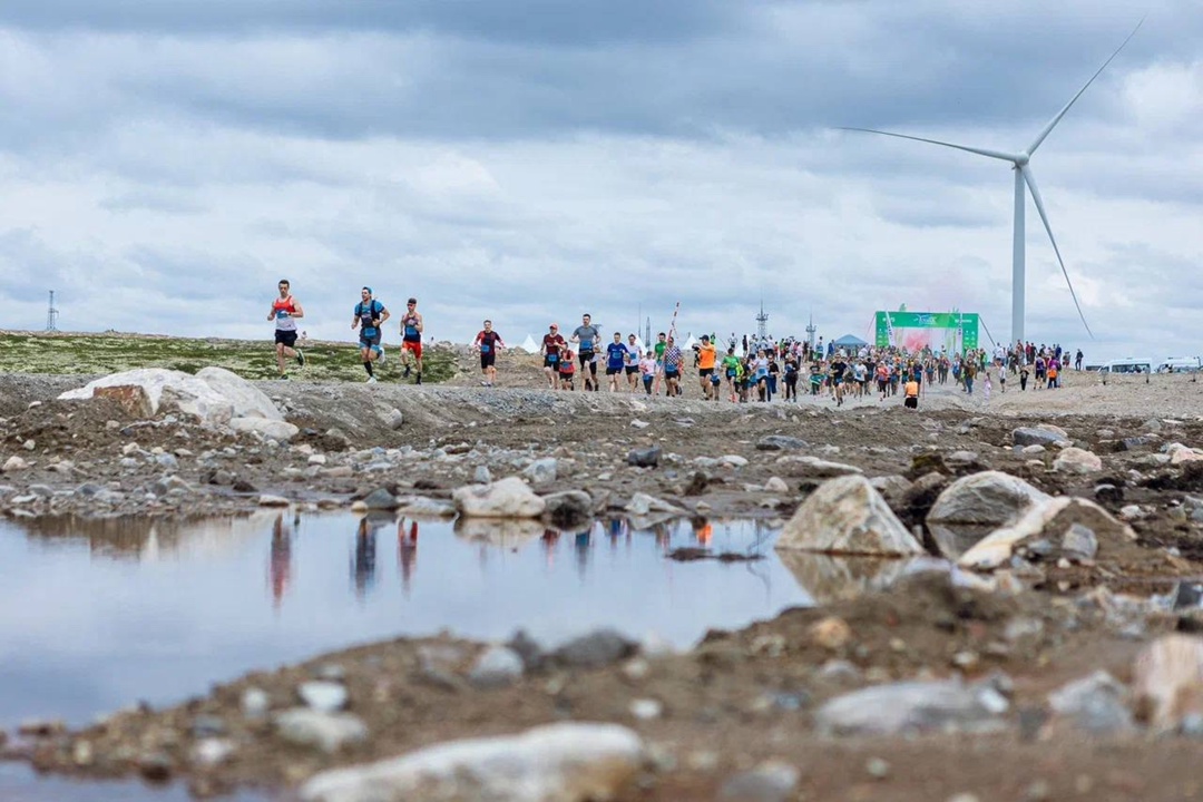 Бегом за Полярный круг! До старта Энерго Трейла на Кольском ветропарке ЛУКОЙЛа ещё больше месяца, а свободных слотов всего 11 из 1000.