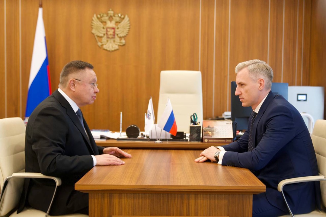 Глава Минстроя России Ирек Файзуллин провел рабочую встречу с Губернатором Смоленской области Василием Анохиным