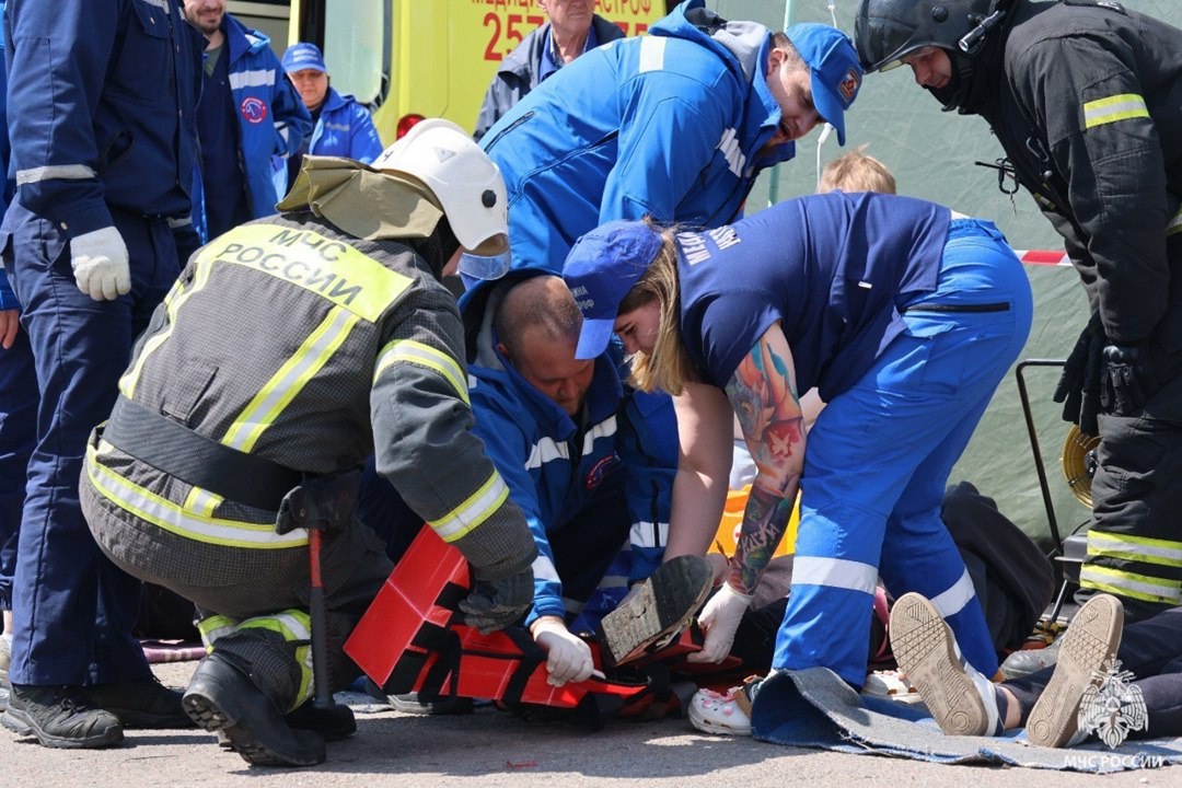 Учиться, учиться и еще раз учиться: Санавиация Ростеха и МЧС провели совместные учения