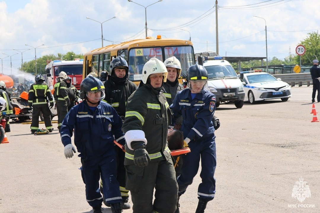 Учиться, учиться и еще раз учиться: Санавиация Ростеха и МЧС провели совместные учения