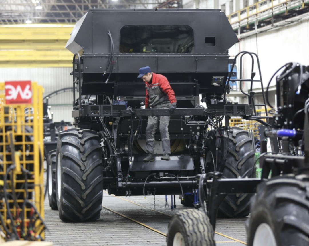 Принятые меры господдержки сельхозмашиностроения дадут свой эффект в ближайшие месяцы, об этом ТАСС сообщил первый замглавы Минпромторга Василий Осьмаков.…